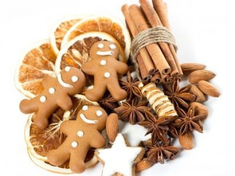 vianoce-skorica-pomarac-perniky_dreamstime.com